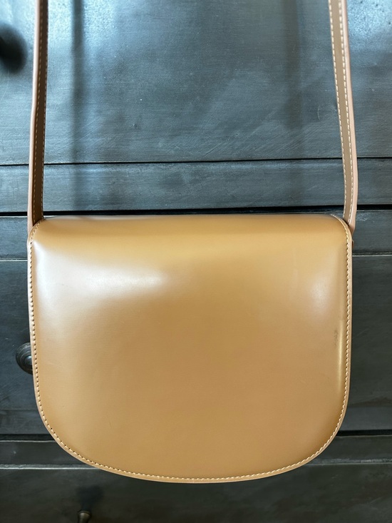 Celine Caramel Brown Leather Shoulder Bag with Gold Triomphe Clasp - Picture 4 of 7